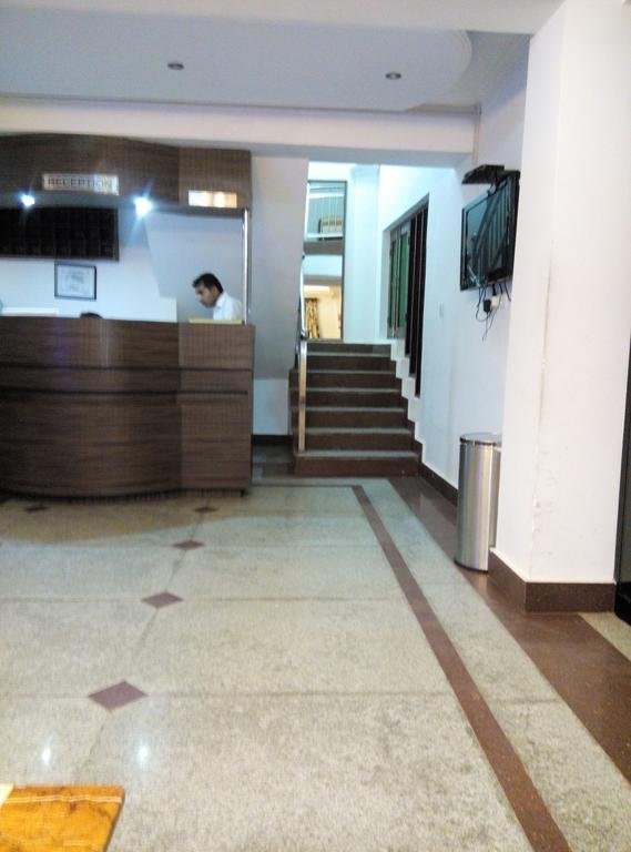 Hotel Grand Jigar Srīnagar Exteriör bild