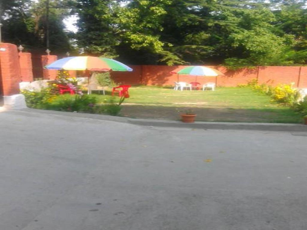 Hotel Grand Jigar Srīnagar Exteriör bild